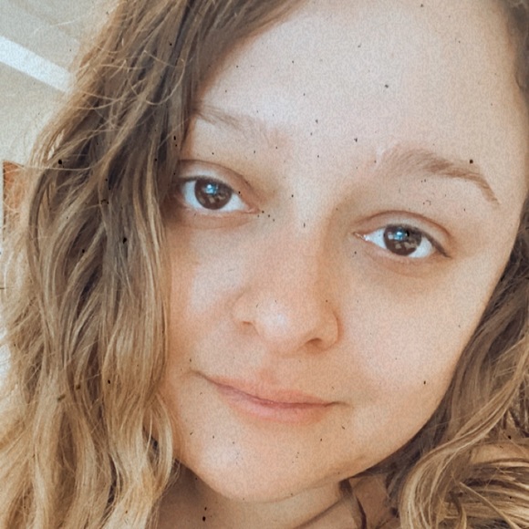 Meet your Posher, Devyn - Picture 2 of 2